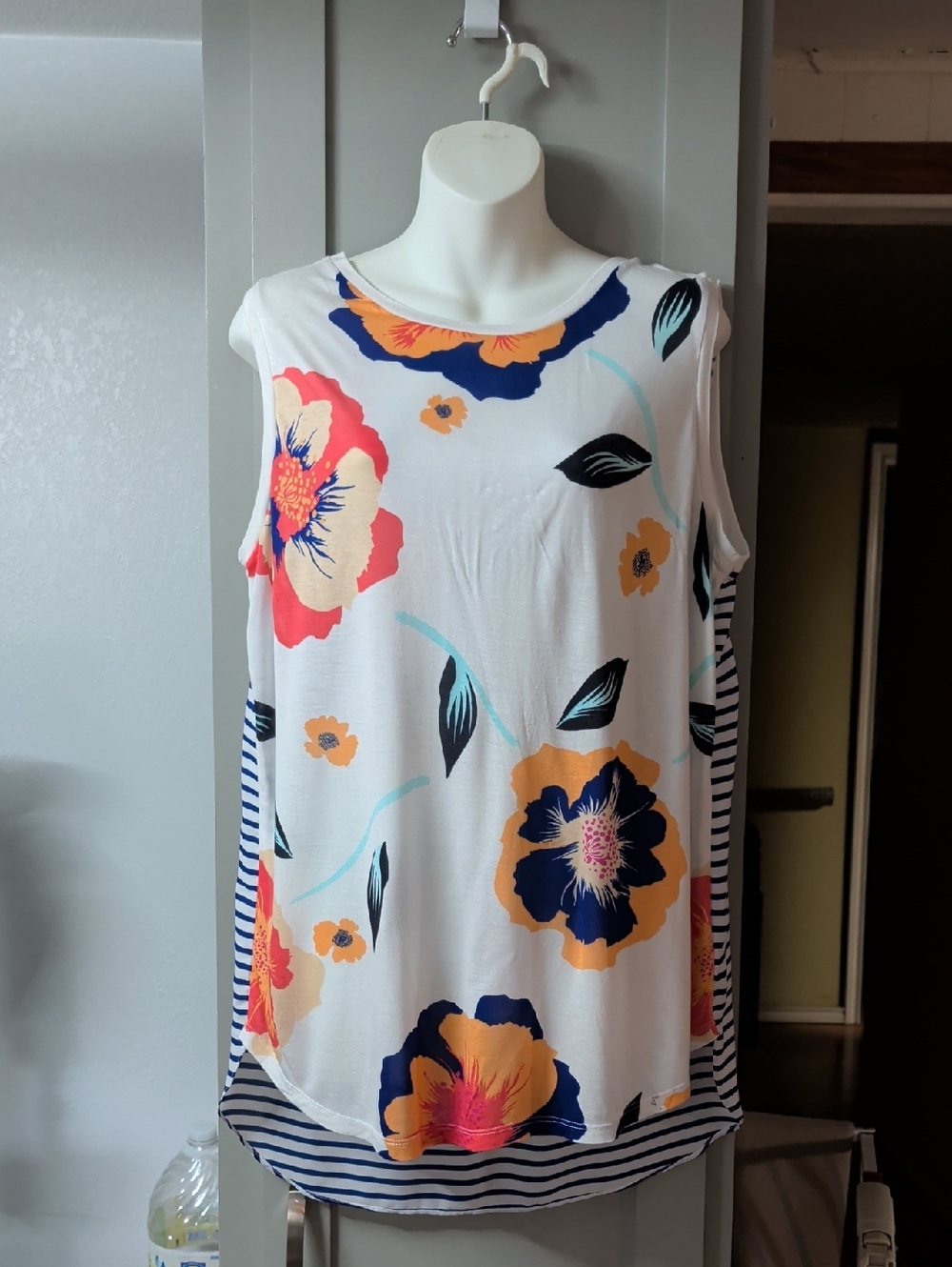 STYLUS White Floral Sleeveless Tank with Navy & Coral Accents